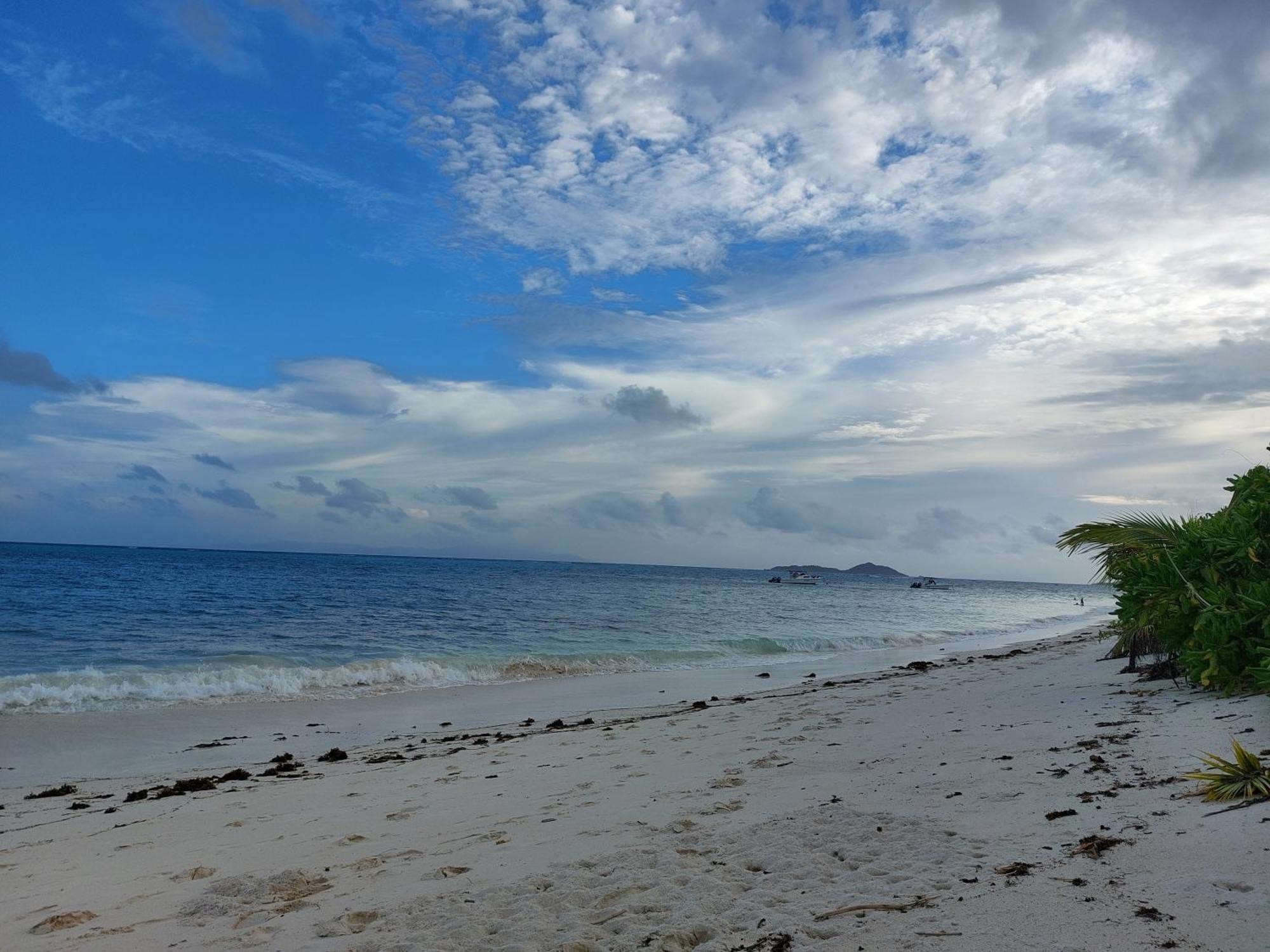 Apartamento Blue Sky Self Catering Grand Anse  Exterior foto